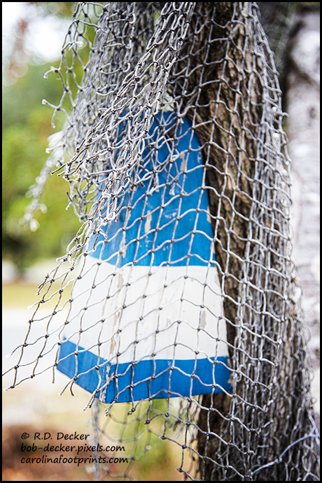 Old Buoy and Fishnet fine art print. Get it at fineartamerica.com/featured/bouy-…

#BuyIntoArt #GiftThemArt #nautialart #beachvibes #fineartphotography #wallart #homedecorideas #BeachHouse #nauticaldecor #fineart #giftideas #artprint #DownEast