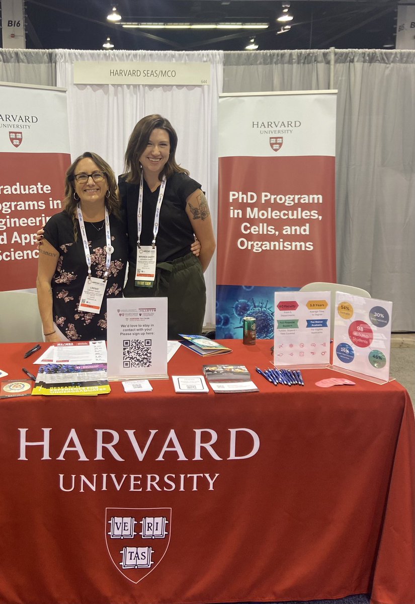 lind5ayg's tweet photo. Oh hey Twitter, just repping #HarvardMCO at #ABRCMS2022 recruiting some future leaders in science! @MCB_Harvard  @HarvardHILS https://t.co/GLmCiXSFgs