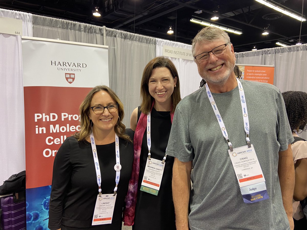 Oh hey Twitter, just repping #HarvardMCO at #ABRCMS2022 recruiting some future leaders in science! <a href="/MCB_Harvard/">MCB_Harvard</a>  <a href="/HarvardHILS/">Harvard Integrated Life Sciences (HILS)</a>