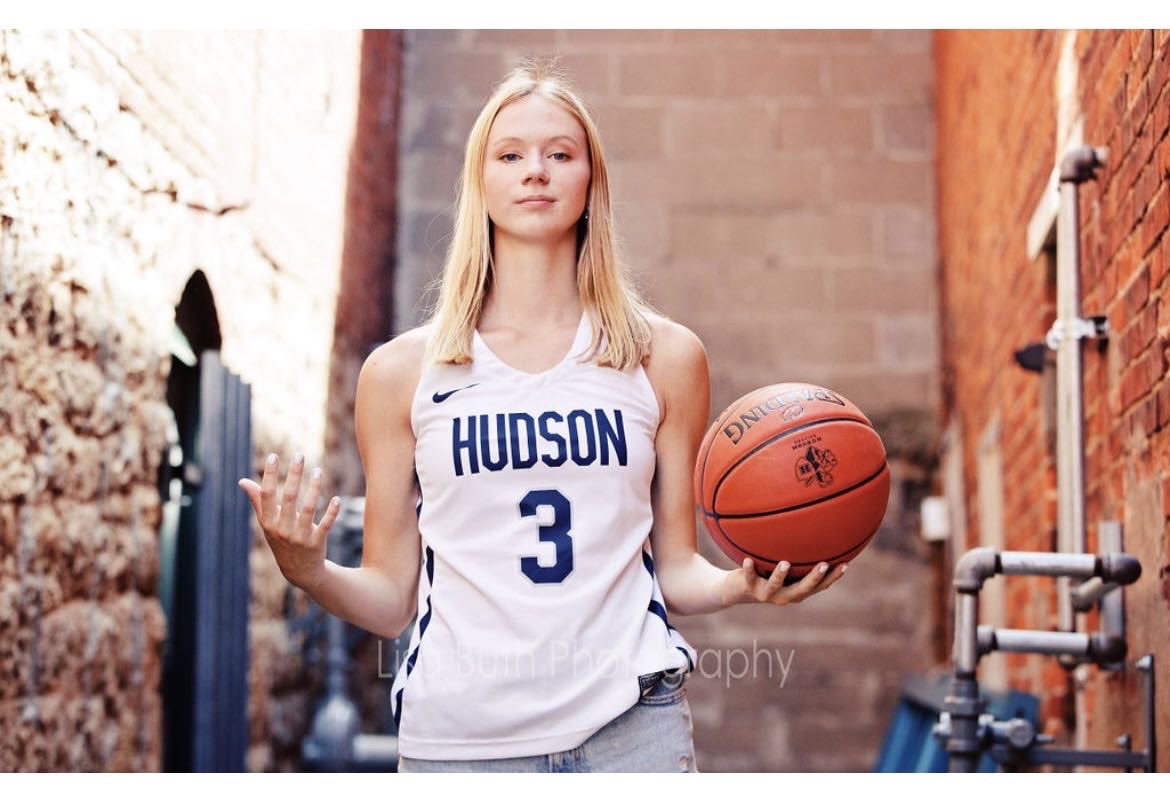 HudsonGirlsBas1's tweet image. 3 days until game day with #3 Grace Lewis @gracelewis_3 

💙🏀🤍