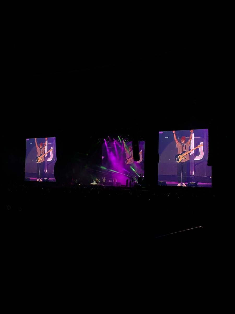 sahlogiulia's tweet photo. we are twenty øne piløts, and sø are yøu. https://t.co/XetNNg6Stn