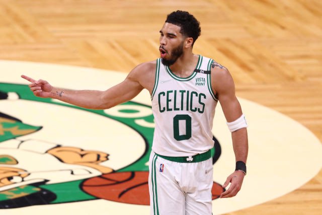 Jayson Tatum this season:

➼ 32.3 PPG
➼ 7.2 RPG
➼ 4.0 APG
➼ 27 Steals + Blocks
➼ 50% FG
➼ 38.5% 3P
➼ 87.1% FT
➼ 2x 40+ Point games
➼ 8x 30+ Point games

Celtics are 0.5 GB of best record in NBA

MVP?