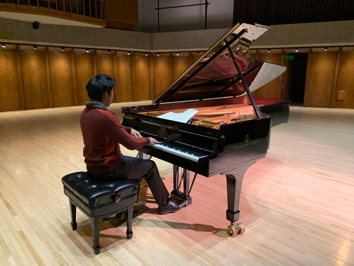 played a <a href="/SteinwayAndSons/">Steinway & Sons</a> piano today at uno maverickfest🥳
i never want to play a different piano again
so smooth and clear it's insane