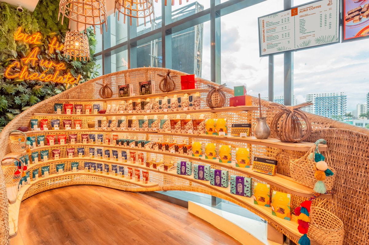 Our #ChocolateCafe is open from 10AM to 9PM today! We are located at 2/F MOA Square, right beside IKEA's main entrance. See you there!

#aurochocolate #auro #auroexperience #treetobar #chocolate #cafe #desserts #coffee #hotchocolate
