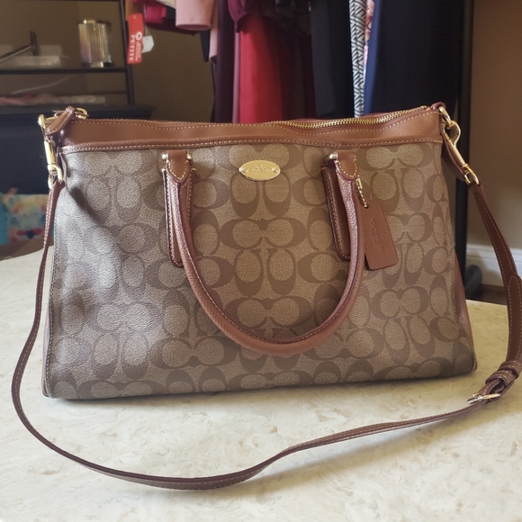 Enchantedstyle3's tweet photo. So good I had to share! Check out all the items I'm loving on @Poshmarkapp #poshmark #fashion #style #shopmycloset #tahari #calvinklein #coach: https://t.co/xam2DzaWQf https://t.co/ErvCXirMP9