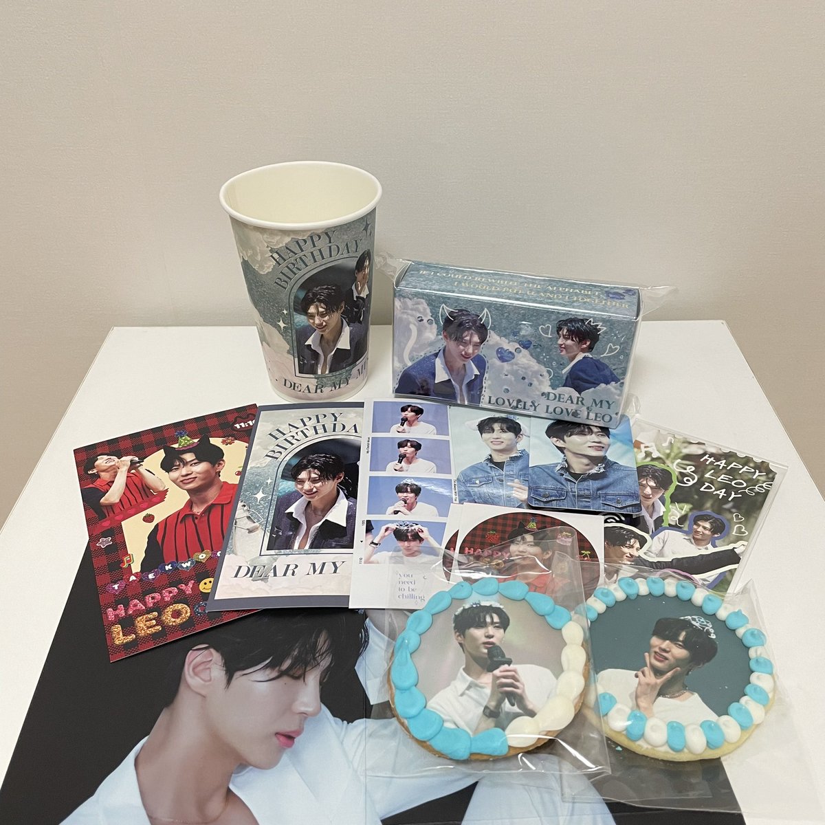 a_zucy's tweet photo. 💕폴링디저트💕케이크 마감이라 쿠키세트로 아쉬움을 달래며 럭드 참여했는데 1등..🙊카페도 너무너무 예뻤는데 일등이라뇨🥹행복해서 오열💛사진도 열심히 남겨주고 카페 앞에서도 대구니랑 한컷!! 티켓에 카메라까지 택운이 생일인데 내가 더 행복했어🫰
#Cherish_LEO #깊고_진하게_사랑해_정택운 https://t.co/J2otZ2DSPp