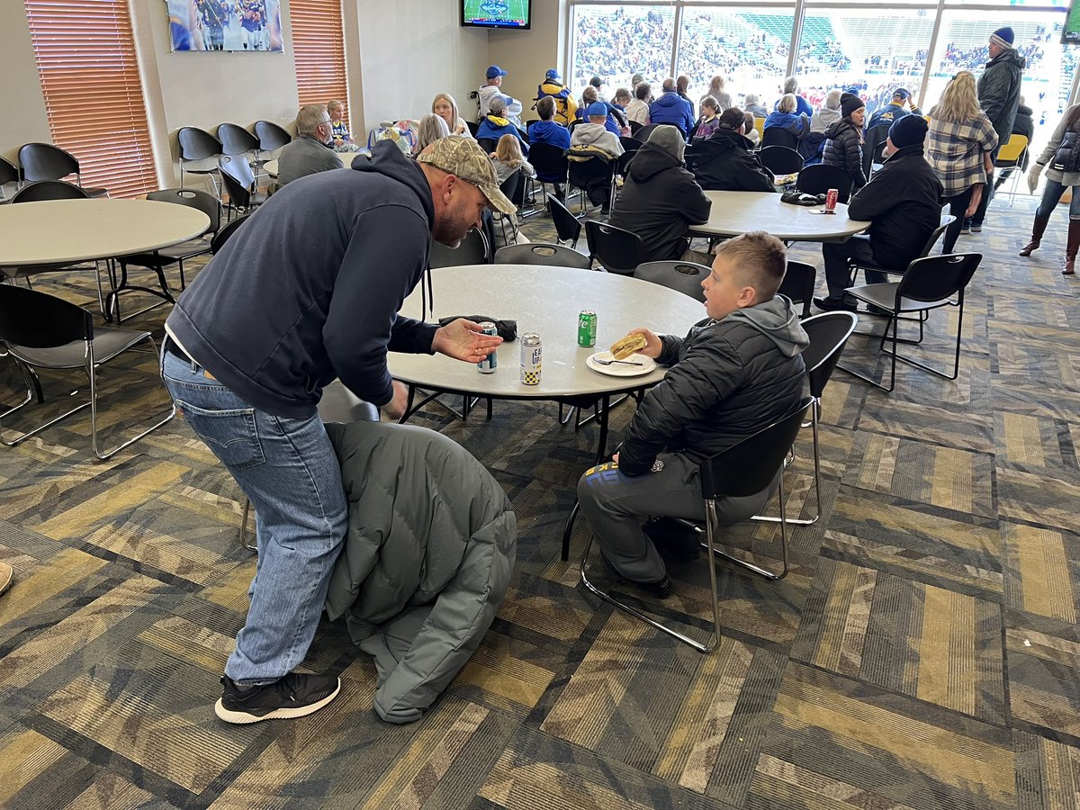 BigBenFast's tweet image. It was great to catch up with @CoachLMeadows at the @GoJacksFB  game!!