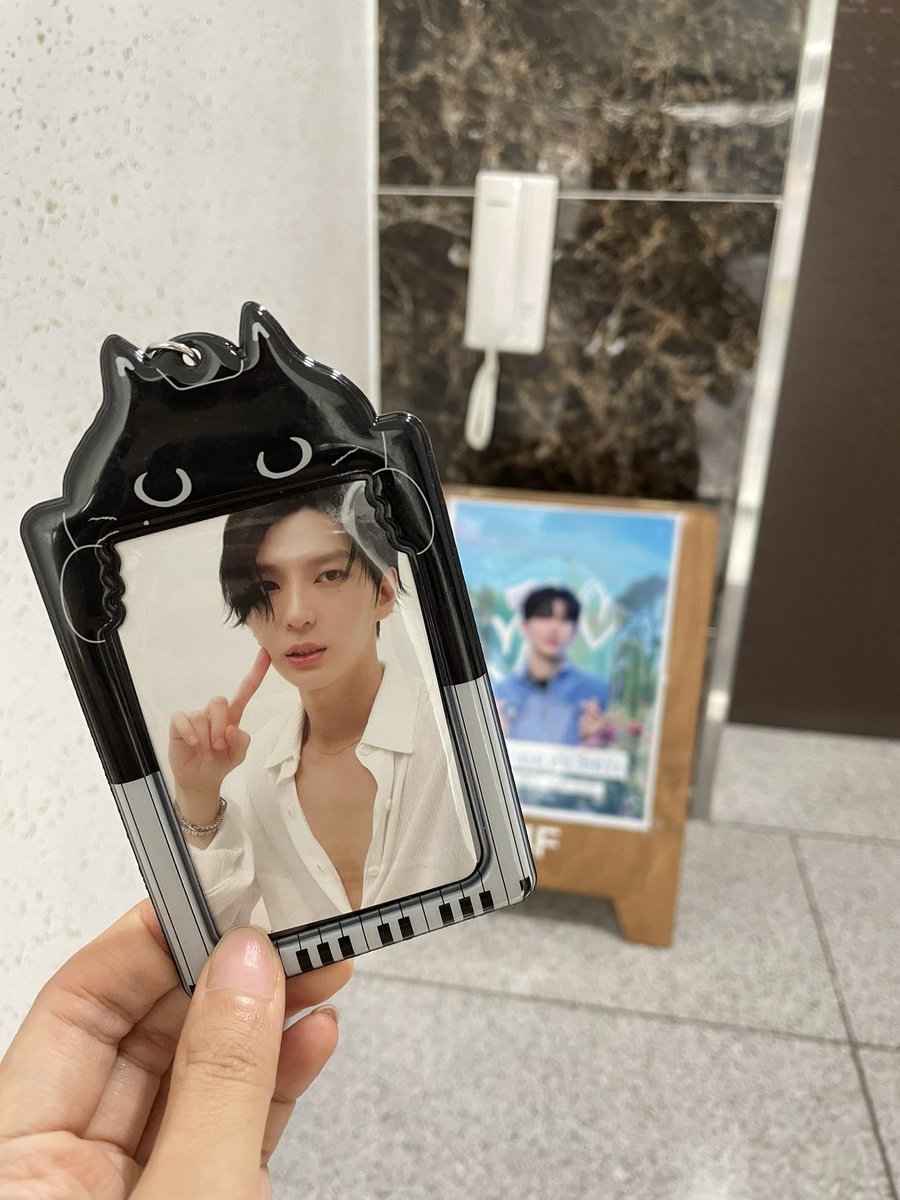 a_zucy's tweet photo. 꽃집은 첨이어서 더 기대됐던 플라워서화🫧친절하게 반겨주셔서 넘 감사했고,손글씨 플라워픽 보자마자 기분이 좋아지는 매직💕짐이 한가득이었지만 열심히 사진도 남겨주고 흘러나오는 노래 들으면서 택운절 여운 심하게 즐겨주기🌹🫰생일축하했어 @JUNGTW_LEO🫶
#뮤즈에게_가장_아름다운꽃_정택운 https://t.co/tAVa35xAWG