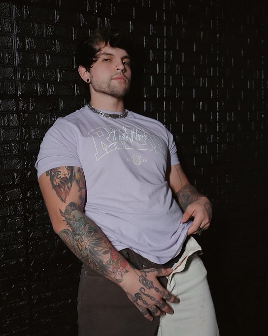 Sucker https://t.co/oNklbFJ6wI