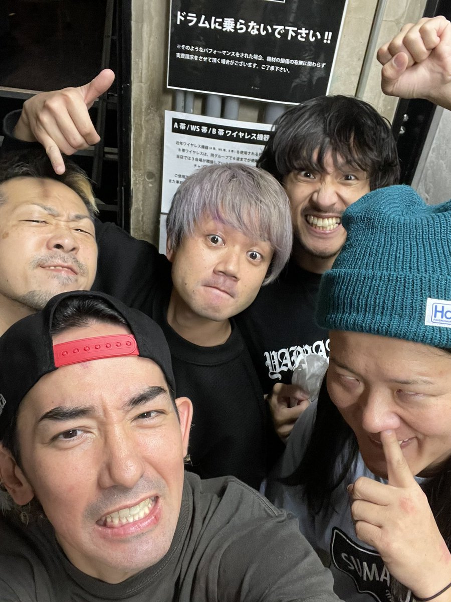RAIMON_CHANNEL's tweet photo. ライブの写真はまだなんだけど
昨夜はとりあえずこんな感じでした!🤣🤣🤣
バッチリ楽しませてもらった!😆
SHIMAのみんなありがとう^ ^
また一緒に演りましょう!🔥
そして 桃色ドロシー、ファイナルのリキッドルームもよろしくお願いします🔥
#redconnection
#REDORCA
#SHIMA
#桃色ドロシー https://t.co/8CsZwdnkUi