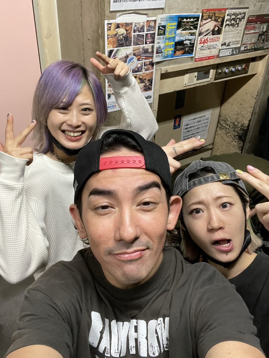 RAIMON_CHANNEL's tweet photo. ライブの写真はまだなんだけど
昨夜はとりあえずこんな感じでした!🤣🤣🤣
バッチリ楽しませてもらった!😆
SHIMAのみんなありがとう^ ^
また一緒に演りましょう!🔥
そして 桃色ドロシー、ファイナルのリキッドルームもよろしくお願いします🔥
#redconnection
#REDORCA
#SHIMA
#桃色ドロシー https://t.co/8CsZwdnkUi