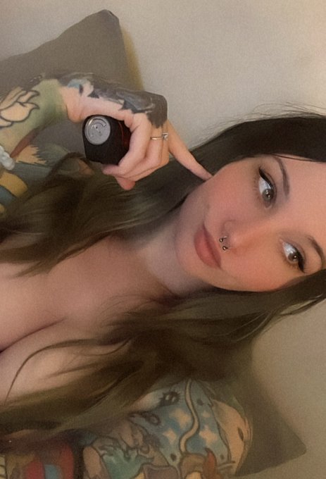 put ur money where ur mouth is and suck on my titties https://t.co/R7JkDrnkTh