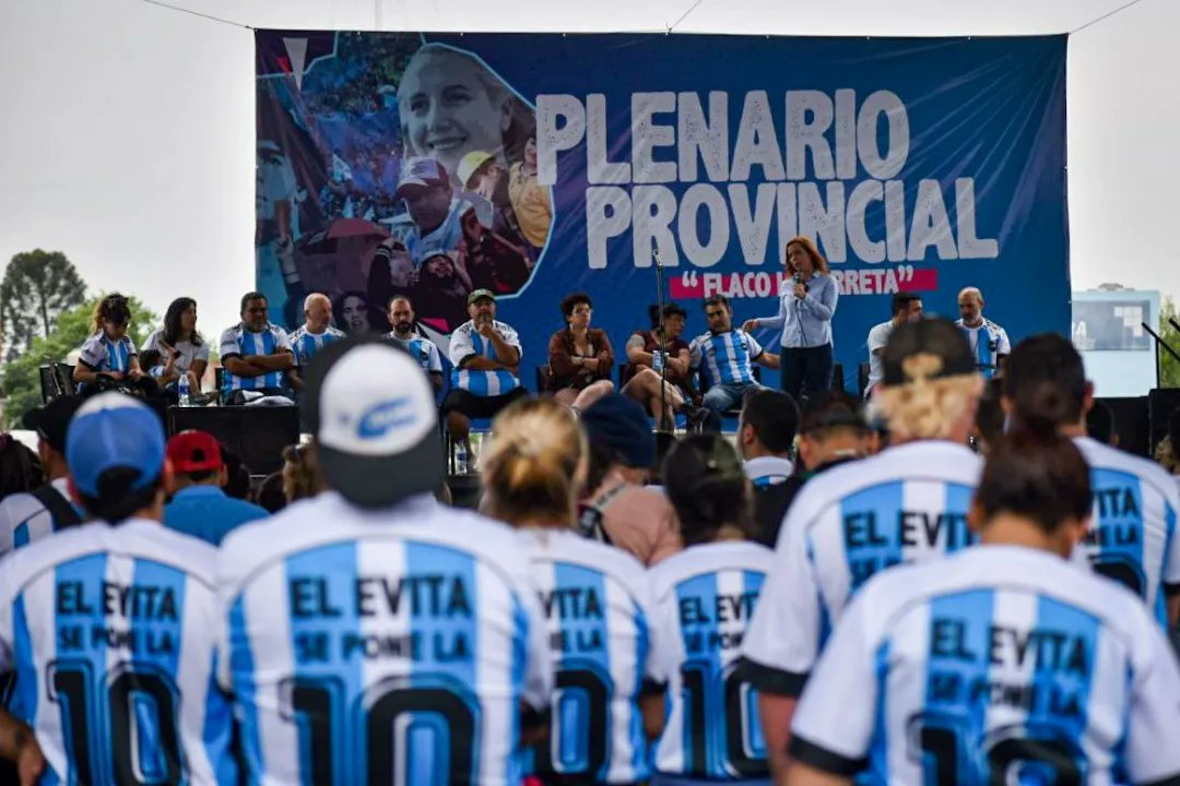 Nosotros y nosotras anunciamos primaveras ✌🏽☀️

En el #plenarioevitapba junto a compañeros y compañeras de los 135 municipios de la provincia de Buenos Aires