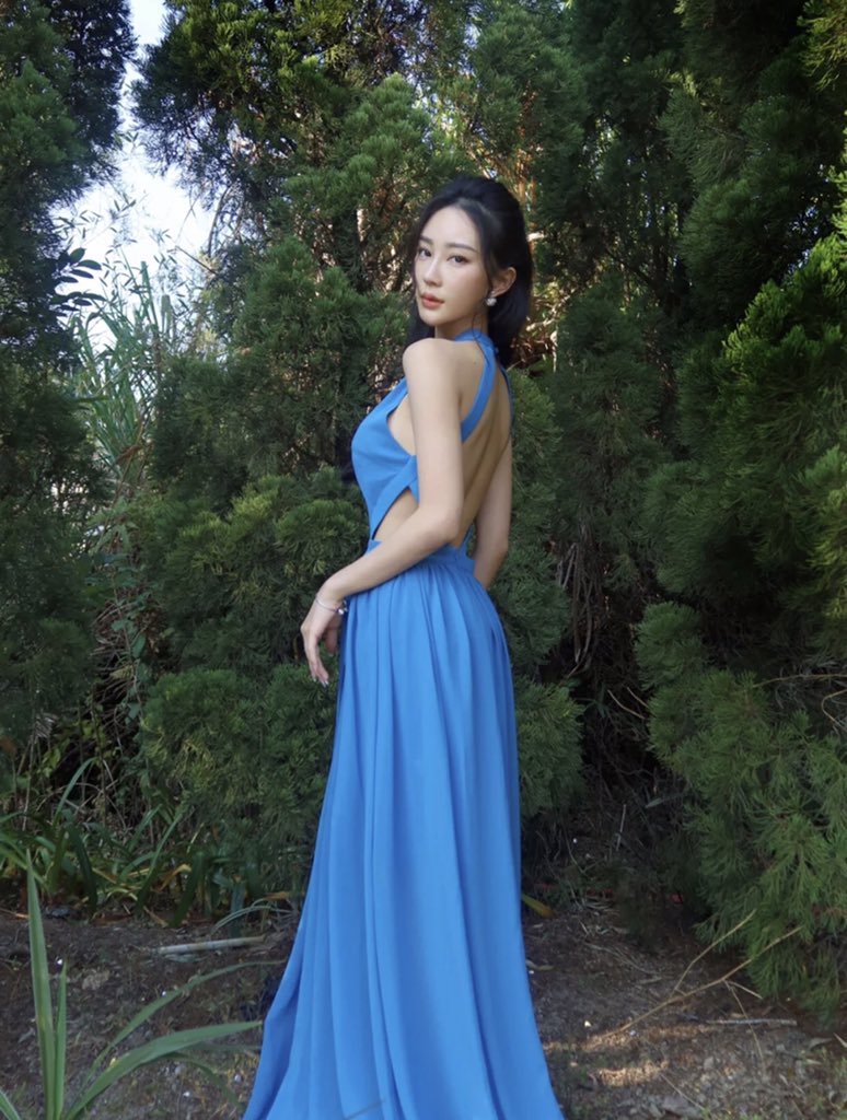 The weather is so nice 
Take a set of forest photo😜😜😜