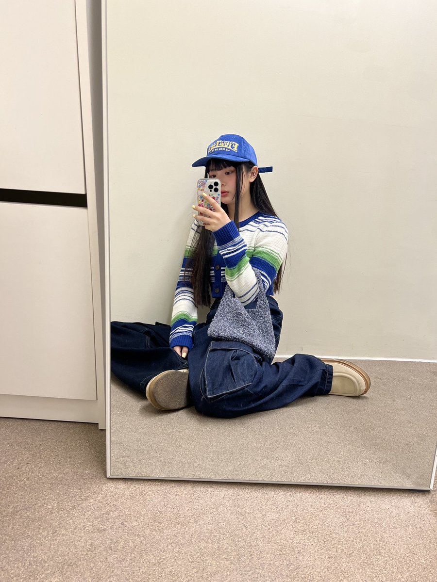 hannihourly's tweet image. #HANNI phoning update