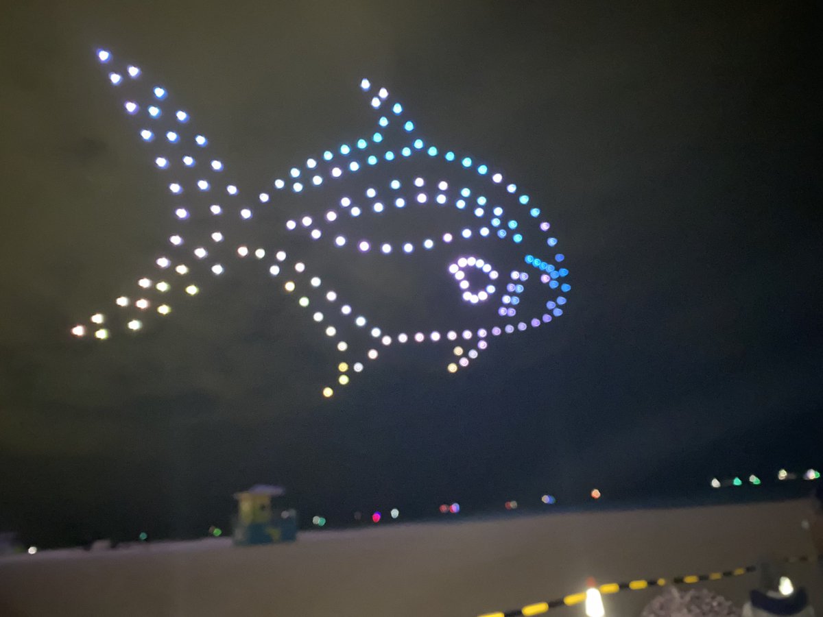 JuncoScience's tweet photo. Front row seats for today’s Pompano drone show with some Blanche Ely students and teachers. Top notch show and crew! Let’s do it again next year @BEHSMagnet @blanche_ely @mypompanobeach @FireflyDrones @Tav_Williams #FlyhighGAI https://t.co/CTMBHCKuqv