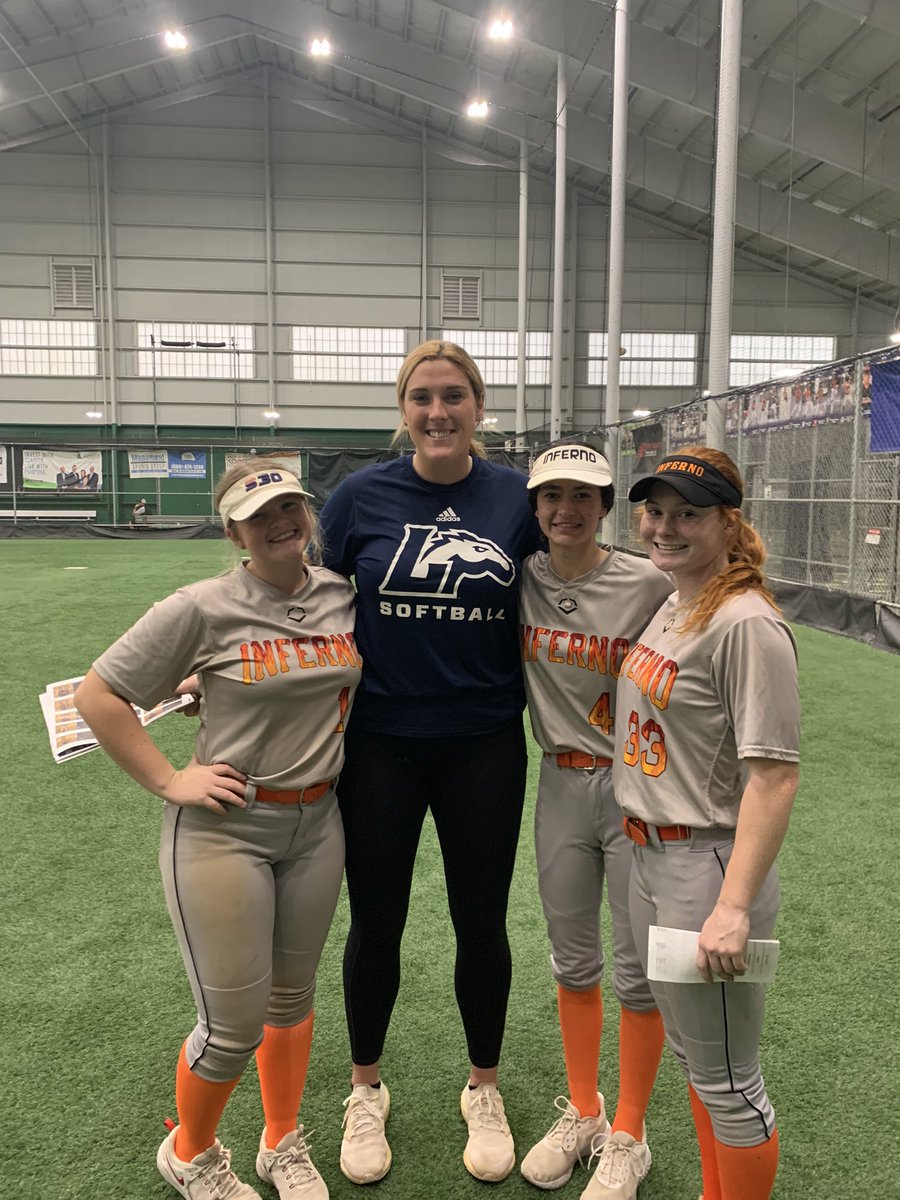 AlenaDemakas's tweet photo. Thank you so much @FrostburgSB for hosting an amazing camp today! So excited for the next one! @LongwoodSB @JesseDreswick @Hampton_SB @WVUTECHSOFTBALL https://t.co/Ycu4z11d2z
