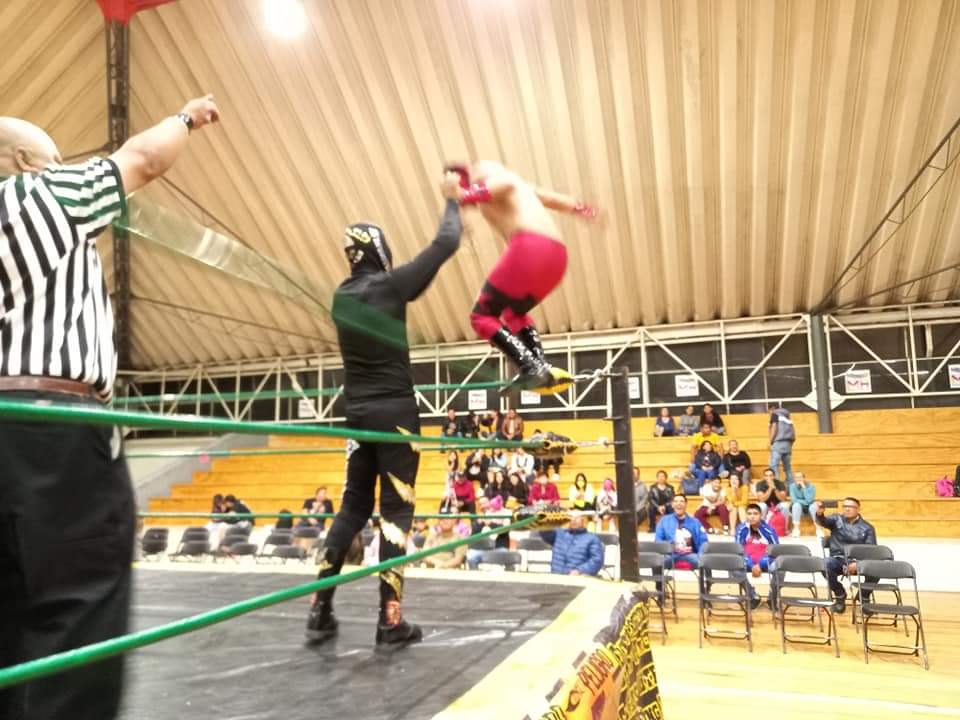 LaTijeraLucha's tweet image. Arranca el festejo del primer an1versario de #LuchaLibreCM, desde #ParqueEcologico18DeMarzo con un triunfo de la joven promesa #PrincipeNocturno ante #RayoAzteca, el heredero llegando desde #PromocionesTragedias,no lo debes perder de vista y dejan "caliente" la lona...
#latijera