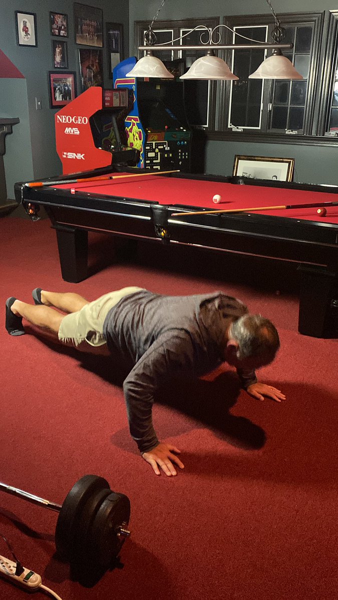 Hugocorchiani13's tweet photo. Beat pops 2-3 in pool so he had to give me 20😂 good game sir https://t.co/lNjPpnriSM