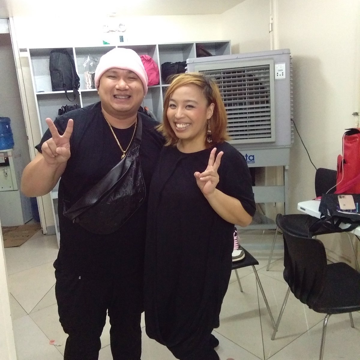 martytengco's tweet photo. Backstage with #Hypebits @hypebitstv #LheaBernardino @lheabernardino_ and @ampverseguild #MinanaEsports Founder and CEO #FerdinandGutierrez

#MartyTengco #EventsHost #ExcellenceInherited https://t.co/3XP4GwmEYd