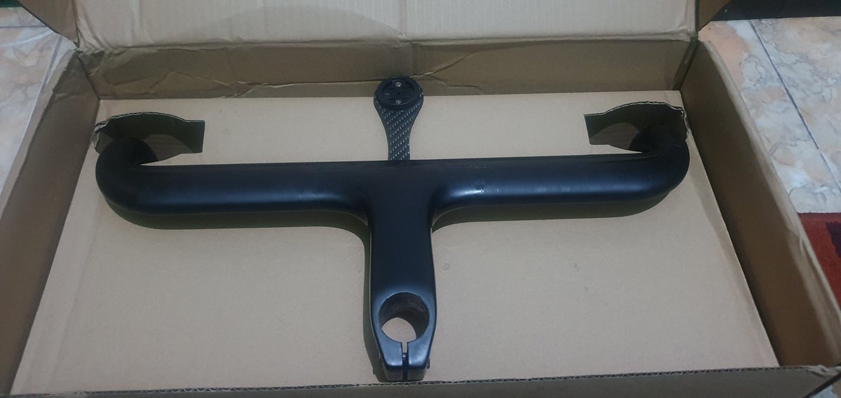 kikiariantoo's tweet photo. [WTS] Diniagakan boskuu,, dropbar integrated carbon Elves AeroElite.. spek ada di foto. Fulset dus dan sarung Bonus barfly carbon.. 1,5jt NEGO sampe jadi #wts #fnfjb #fixedgear #roadbike #biketowork #sepeda #sepedabalap #fixieindo #jualsepeda #fixie https://t.co/3crQoJlNm9