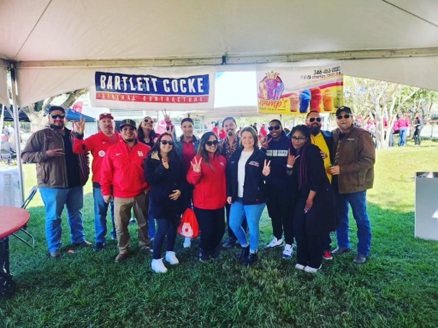 UHCullenAlumni's tweet image. It was a great day for tailgating!  Thanks to our corporate sponsor, @BartlettCockeGC, @UHCOT and the LGBTQ Alumni Association for today’s partnership.

Congratulations on that Cougar Football win!
#gocoogs #uhcot