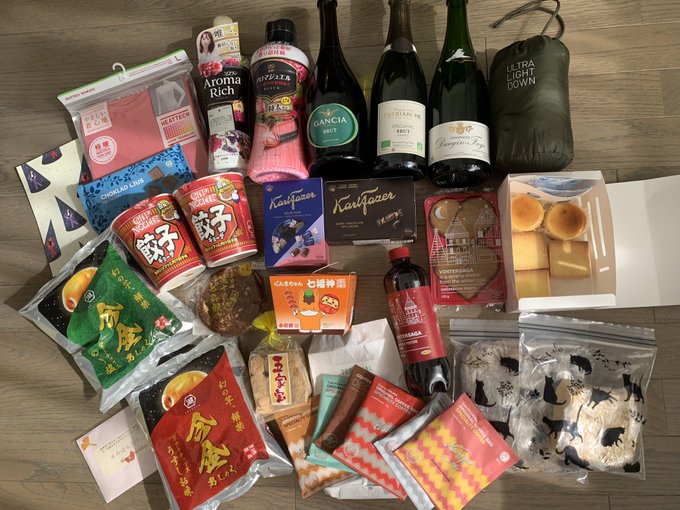 昨日はジャスミン,逢いに来てくれて本当にどうもありがとうー🥰一緒に過ごせる時間,ほんと好きです！！幸せ😊&hearts;️  誕生月だからってたくさんプレゼントもいただきました&hellip;🙇🏻&zwj;♀️持って帰ってきて力尽きてすぐ寝ました🤣笑  後半から着てた(昨日のお弁当写真)緑のカシミヤと紺のスカートもプレゼント！<a href="/tag/%E3%82%B9%E3%83%8E%E3%83%88%E3%83%BC%E3%82%AF"class="tags"><span>#スノトーク</span></a>