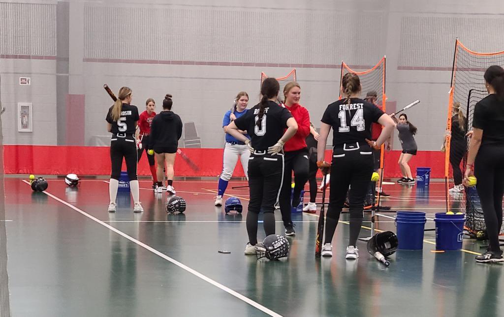 TayForrest_14's tweet photo. Had a great time at the @ExpressOwensSB camp today. Congratulations to my teammate @RompfOlivia on her commitment. 🥳
I learned some valuable drills today to help drive my back leg more. Thank you @CBrososky 
I even got to interact with a few former rival players in the NWOAL!!🥎 https://t.co/9yFF3CdPrB