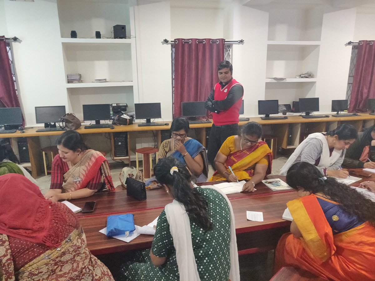 santa_nitk's tweet image. #Creativity teachers workshop at Indian Public School Bengaluru
Powered by @qtpiofficial @Amrita_HRD
#creativelearning #bangalore #icse #school #training #santoshavvannavar #illustrator #art #CreativeSociety