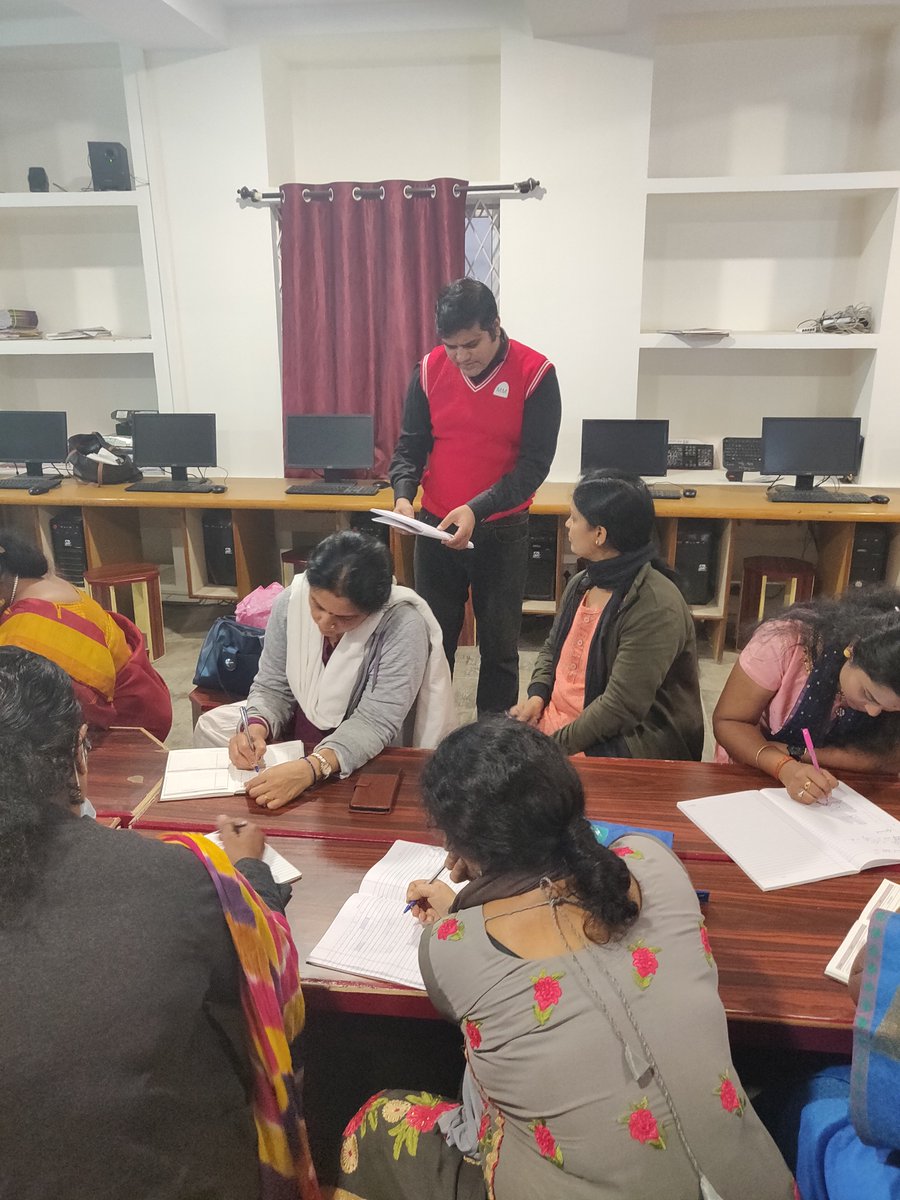 santa_nitk's tweet image. #Creativity teachers workshop at Indian Public School Bengaluru
Powered by @qtpiofficial @Amrita_HRD
#creativelearning #bangalore #icse #school #training #santoshavvannavar #illustrator #art #CreativeSociety