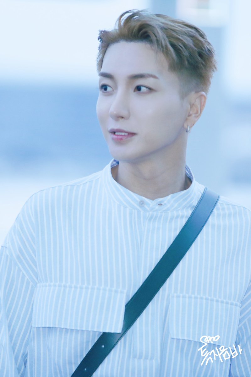 cc199612's tweet photo. 隊長大人的髮型😳😳
童童的穿搭+眼睛🥰🥰
-
Cr. To The Owner / Logo
#嘻ㄞ帥哥 #利特 #神童
#Leeteuk #Shinding #이특 #신동 https://t.co/IxbTdVFHas