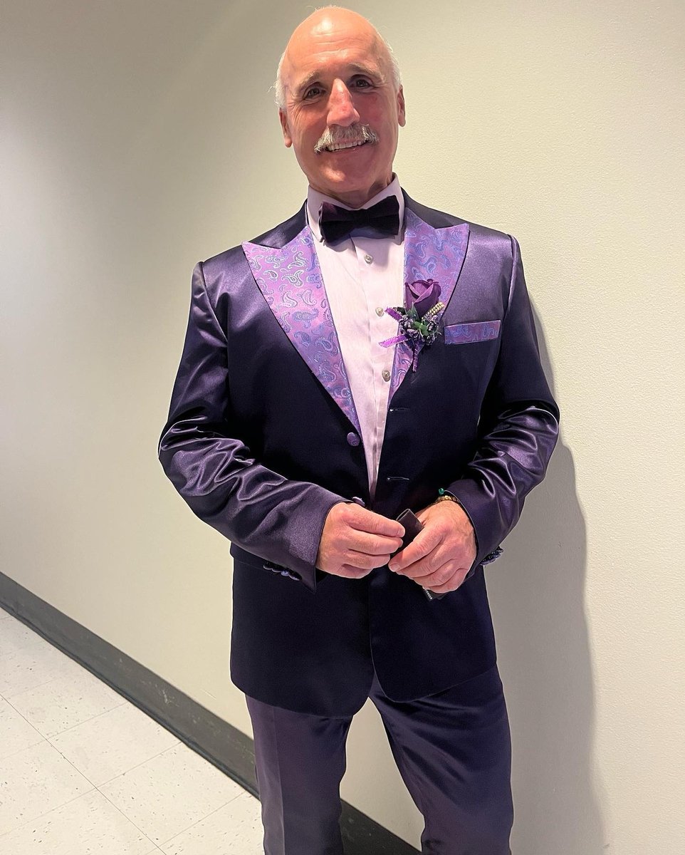 flyingpuck21's tweet photo. Shiny, Shiny Suit Luck Time! @GuyWithSuitsLA @DarylEvans15
#ClipTheWings
👑#GoKingsGo 👑 https://t.co/dzfypkVHXR