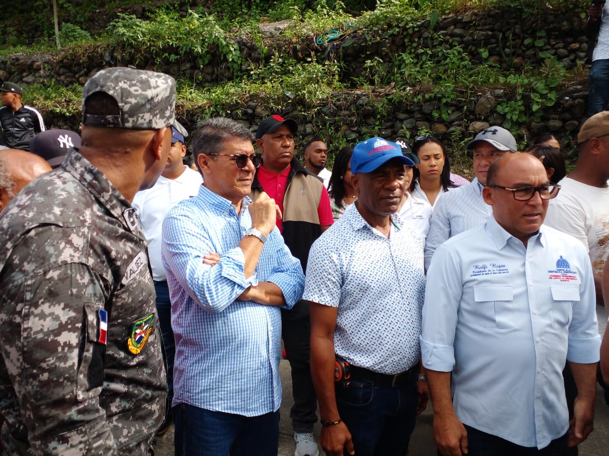 luissanchezsdo's tweet photo. Cumpliendo las instrucciones del presidente @LuisAbinader de llevar soluciones a las #familias afectadas por las #Lluvias del pasado fin de semana en #SantoDomingoOeste.
#NoALaViolenciaContraLaMujer 
#luisSanchezSDO https://t.co/KEGd81xBg5