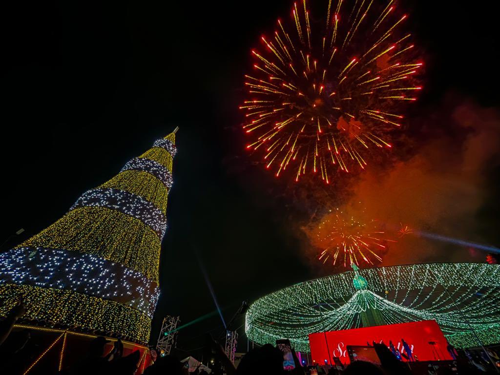 FatimaMachadoSS's tweet photo. ¡ASÍ ES COMO BRILLA NUESTRA CAPITAL EN NAVIDAD! ✨🎄🎆 https://t.co/wRkE7QJQBQ