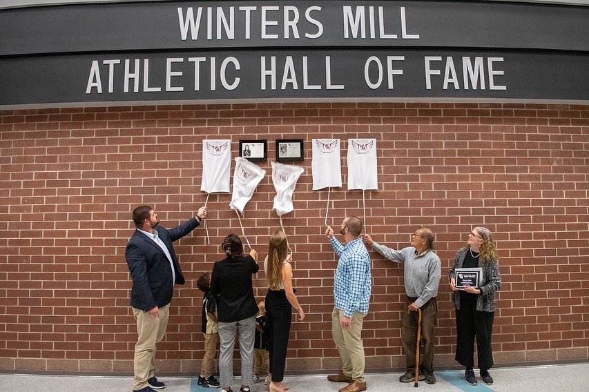 MichaelCBrown54's tweet photo. What a great night for WMHS! Our very first Athletic HOF Class👏🏾👏🏾👏🏾 Congratulations to our 5 inductees…let their legacy live on! #onceafalconalwaysafalcon #passionpurposepride @CCPS_WMHS @CCPSk12 https://t.co/MZhADQNBMI