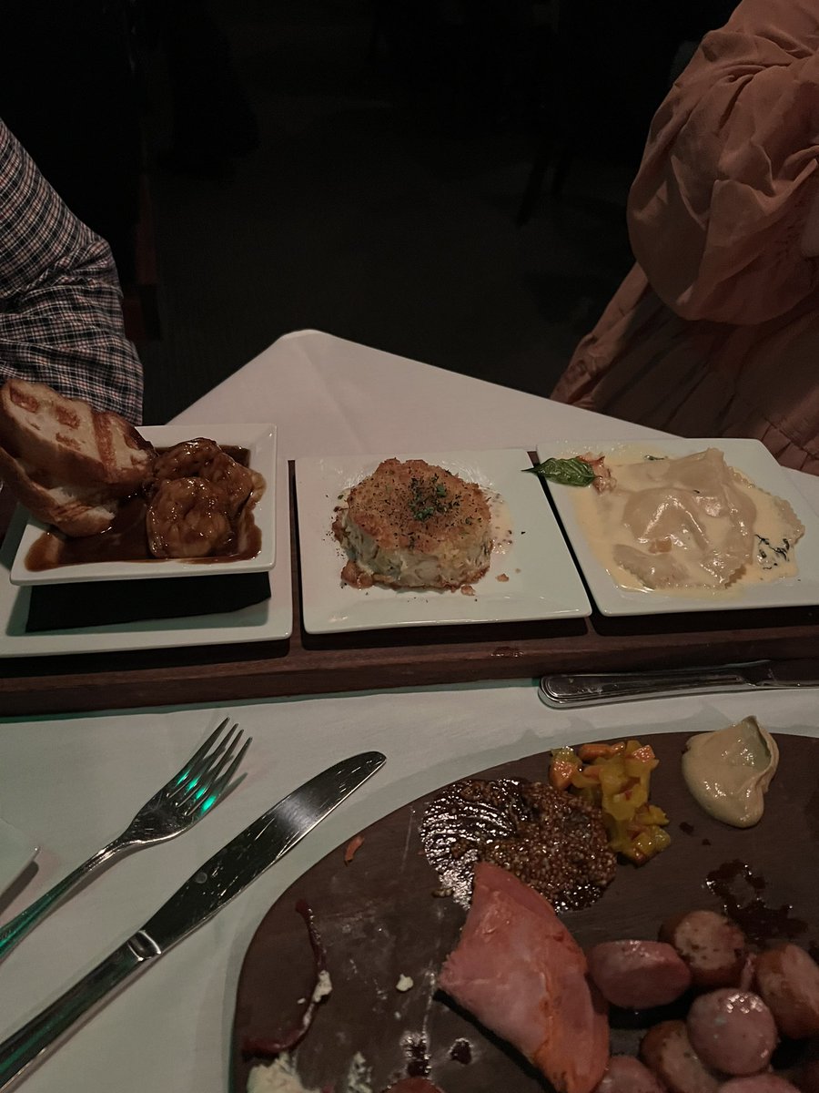 BarelyAshley's tweet photo. The. Best. Food. #FlightMemphis https://t.co/6GiAhVoMZM