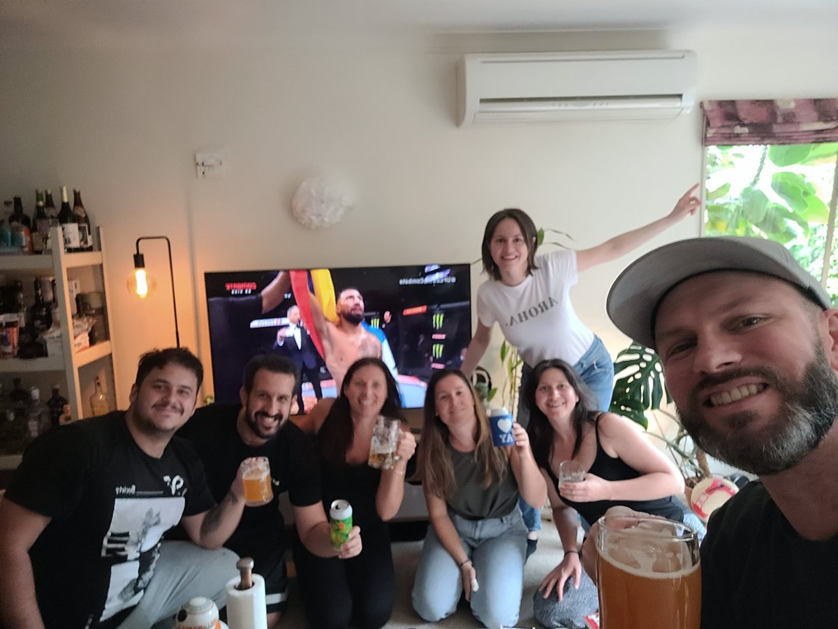 Tony_Laws's tweet photo. #ufc281noCombate
Estamos assisting da Nova Zelandia 
Vai Brasil!!!! https://t.co/3PPBjcHCvv