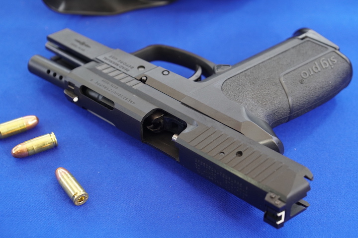 baradagi3's tweet photo. https://t.co/Lm7bLcWzFQ
KSC SIGPRO P2009 GSG9創立30周年記念モデル。KSCが元気だった頃のカスタムモデル。架空モデルでしたけど、限定1000挺が直ぐ売り切れた人気モデルでしたw
#KSC #SIGPRO #P2009 https://t.co/YyVaUqplCT