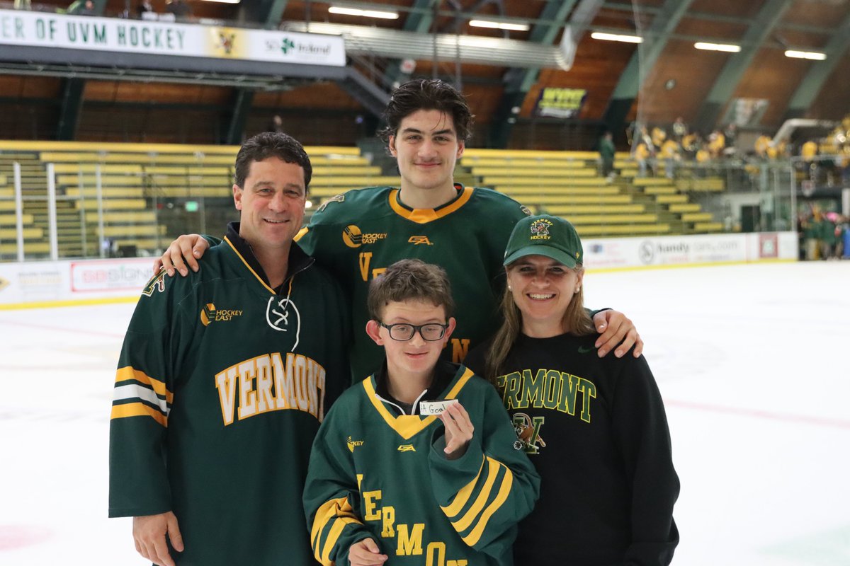 UVM Men's Hockey tweet media