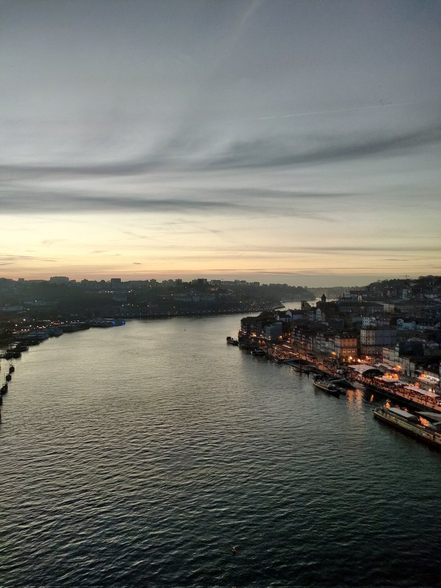 MuntaneCarol's tweet photo. Evening in Porto! 🤩 https://t.co/CR74RkuHxG