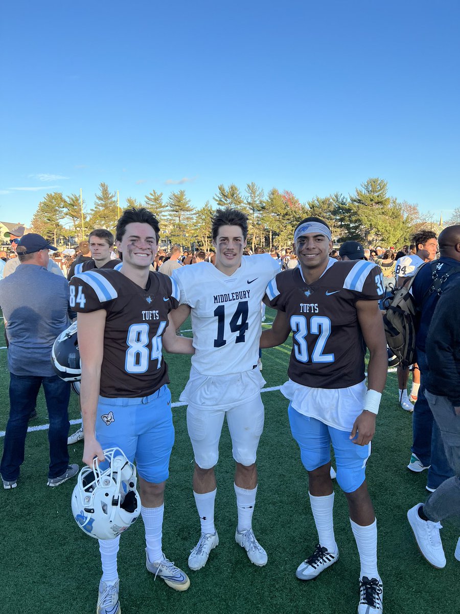CoachBurkeSebs's tweet photo. Great shot of these Arrows alums after  their NESCAC matchup! Arrows forever! @FootballTufts @MiddFootball @teddyd00 @KristianR24 @Sam_frisoli4 @stsebsfootball https://t.co/pqYPynjMPo