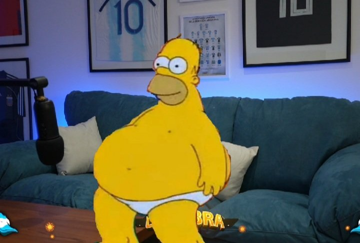 LLORAOOO tweet media