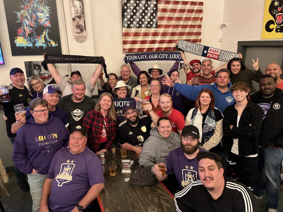Crocketteers's tweet photo. Great night meeting fellow supporters from @loucityfc! Thanks for visiting with us! @USLChampionship @ISCSupporters https://t.co/5Y2oQovNOW