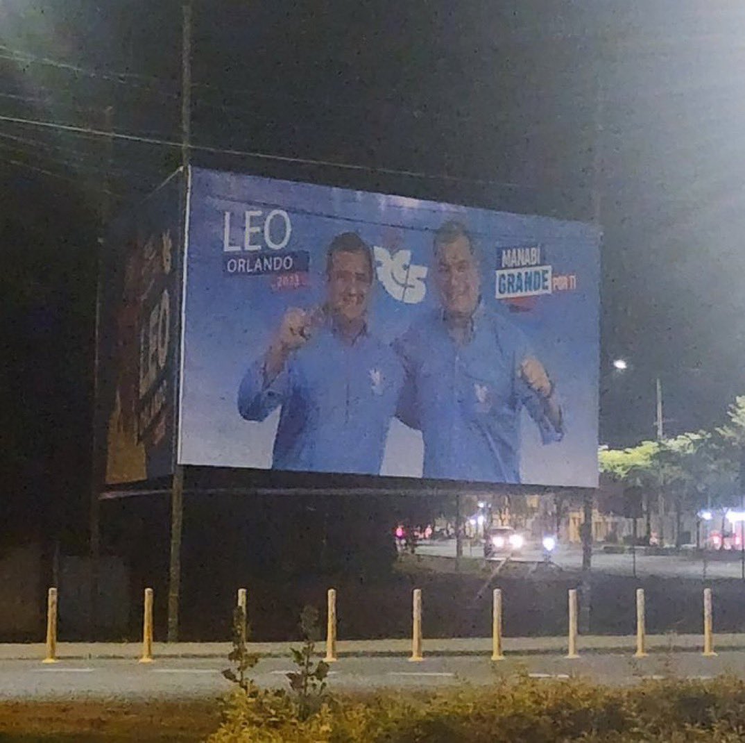 VillaFernando_'s tweet image. ¿Me pueden explicar si está permitido hacer campaña con un delincuente prófugo? Pueden responder o van a seguir calladitos @cnegobec @DianaAtamaint @CNEManabi