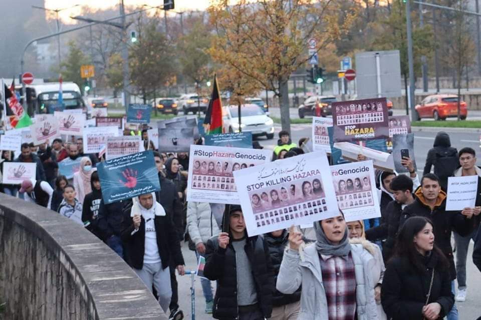 دادخواهي اعتراضي جهاني در پیوند به نسل‌کشي هزاره‌ها و به مناسبت چهلم حمله‌ی خونین تروريستي آموزشگاه (کاج) امروز ۱۲ نوامبر ۲۰۲۲ در لوکزامبورگ، مقابل کمیسیون پارلمان اروپای متحده برگزار شد. 
#StopHazaraGenocide