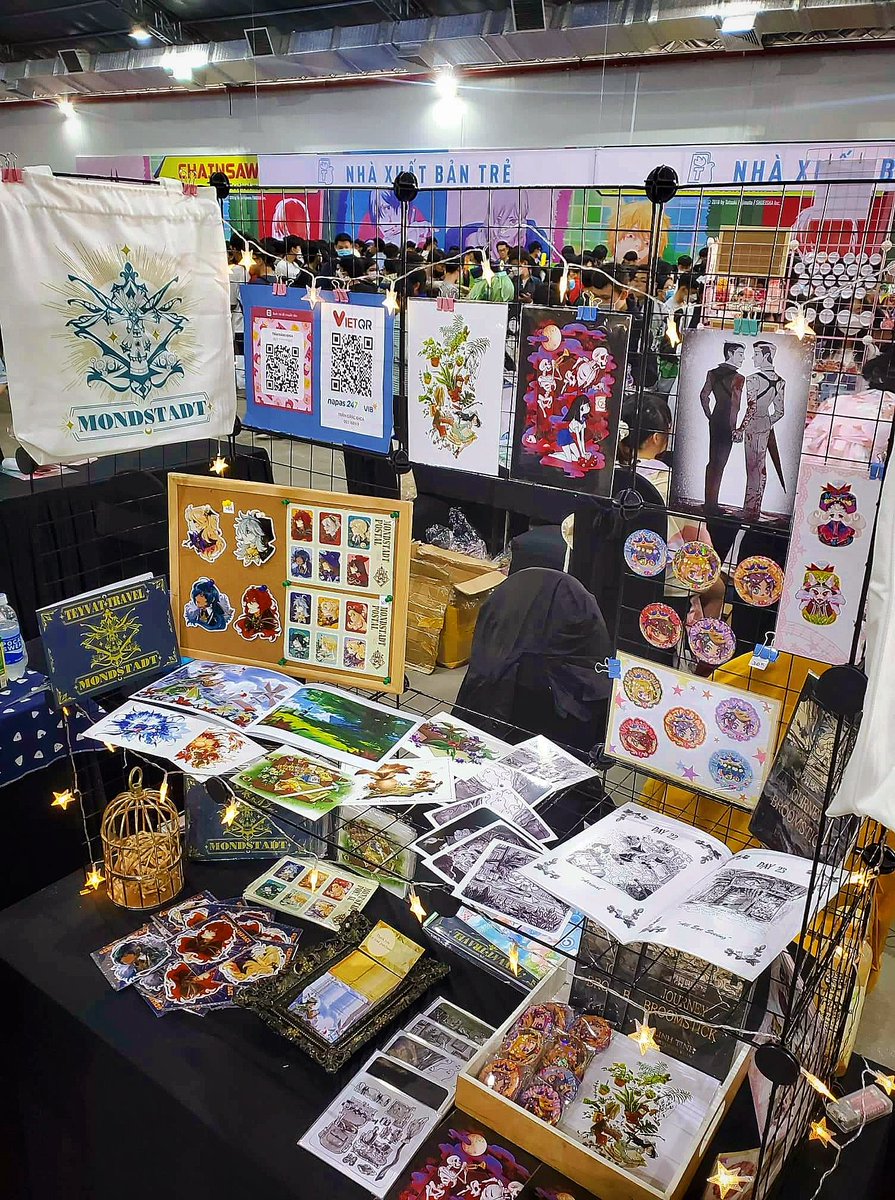 linh_tinh_art's tweet photo. I made some merch 💫💕🌼
At B8 table in AniAni. 
Out of all time I don't attend in person they invite @/BaothewhaleVT as guest 😭

#AniAni #AniAniFestival #AAF2 #AniAniSeason2 https://t.co/8YTNEihpw6