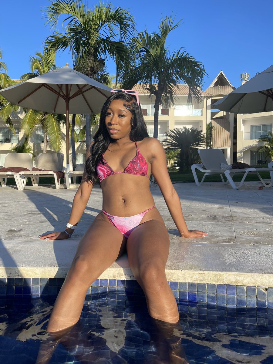 EBONYBU_'s tweet image. 💗PINK &amp;amp; MELANIN A GOOD MIX