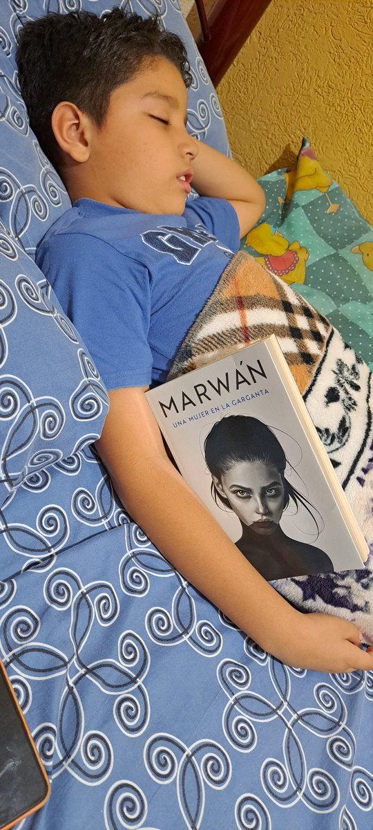 K_RUIZ58's tweet photo. Tiene 4 años que "el libro de los cuentos" como él le dice, son sus favoritos, sin duda @Marwanmusica tiene al mejor fan😍😍😍 https://t.co/HlvdKZgjSC