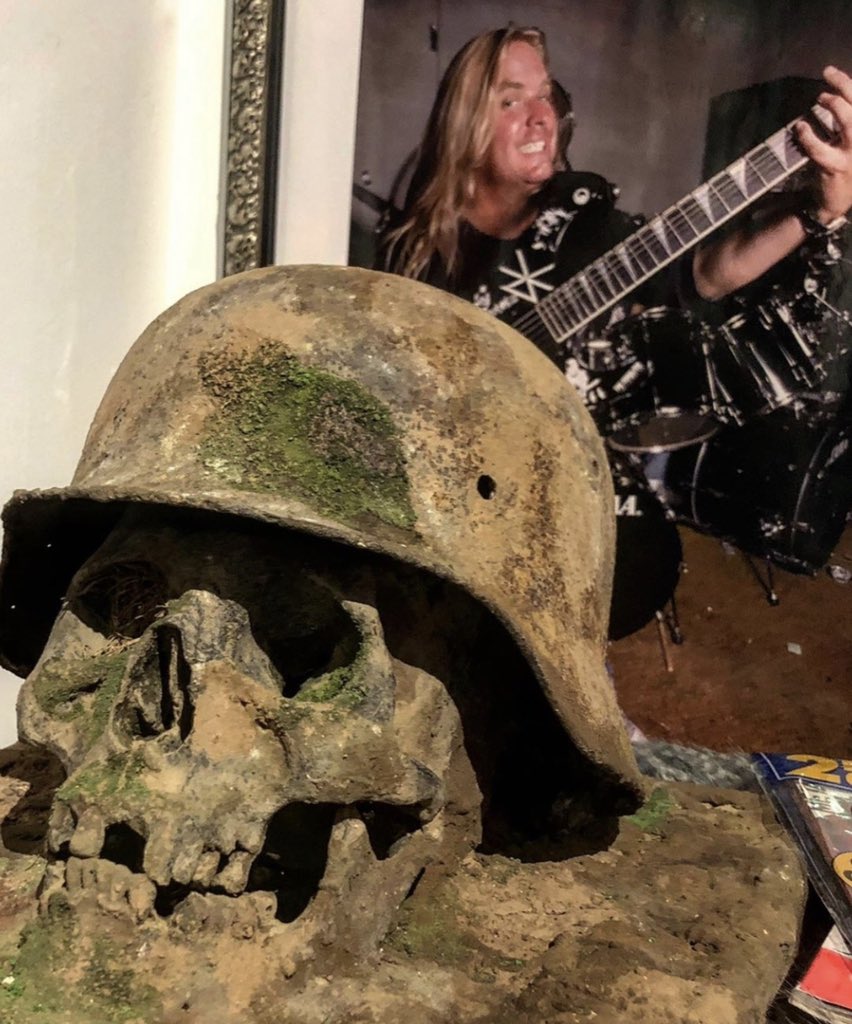 JeremyXWagner's tweet photo. Ghosts of war…
💀
Eastern Front skull w/M35 Stahlhelm.
Framed JH photo by @RossHalfin.
Framing by @CJFramer.
.
.
#GhostsOfWar #WorldWar2 #EasternFront #War #OperationBarbarossa #Skull #M35 #Stahlhelm #JeffHanneman #JacksonGuitars https://t.co/juLFFmRIFy