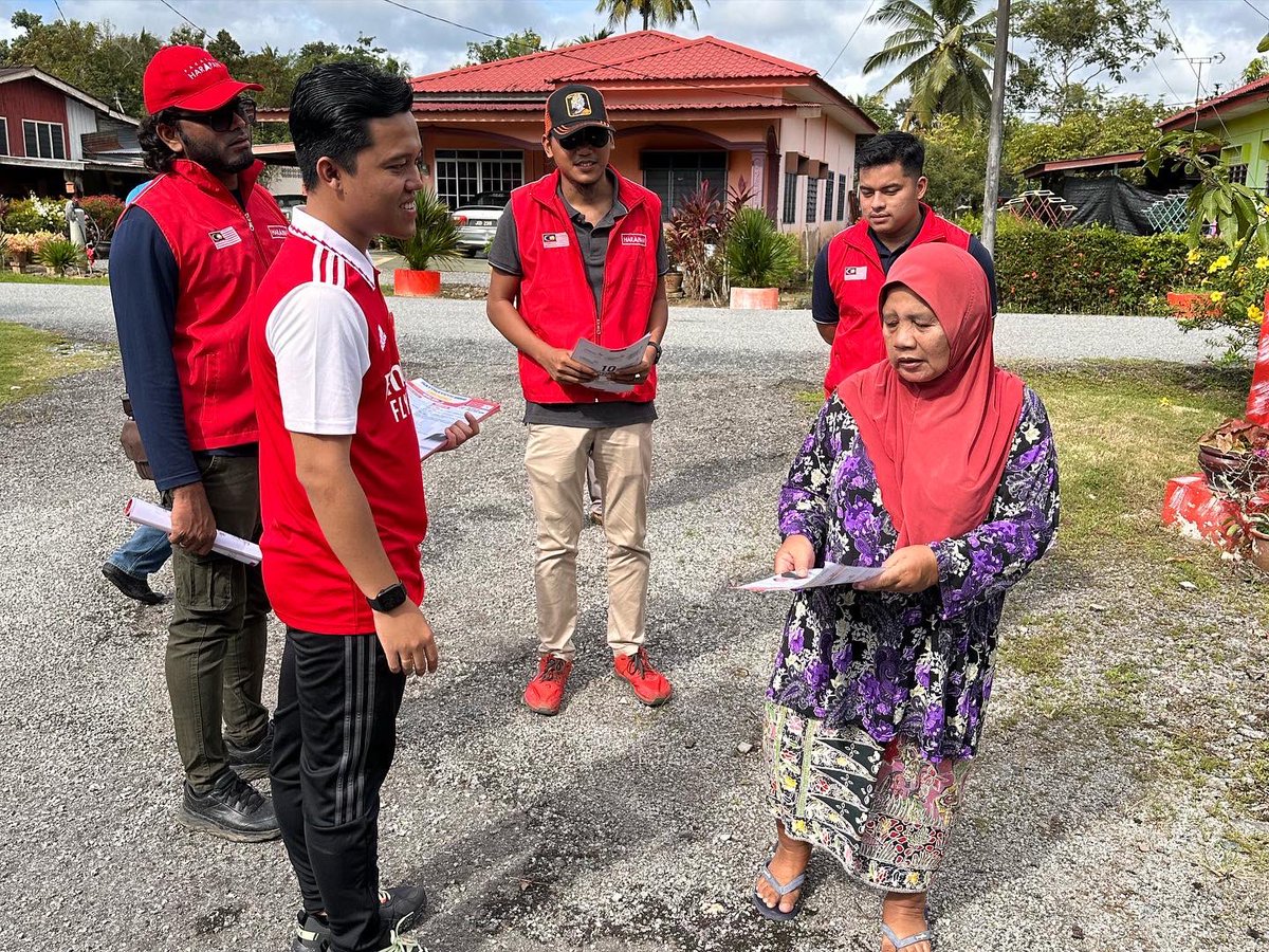 amkreformasi's tweet photo. Sdr. Natt merupakan anak muda yang aktif dalam ngo di Perlis. Rajin menjalankan aktiviti kebajikan di Felda sekitar. 

#Chuping
#NatthavuthSeng
#KitaBoleh
#AyuhMalaysia
#Harapan
#AMKMalaysia
#AngkatanMudaHarapan https://t.co/uAG3t2EG9a